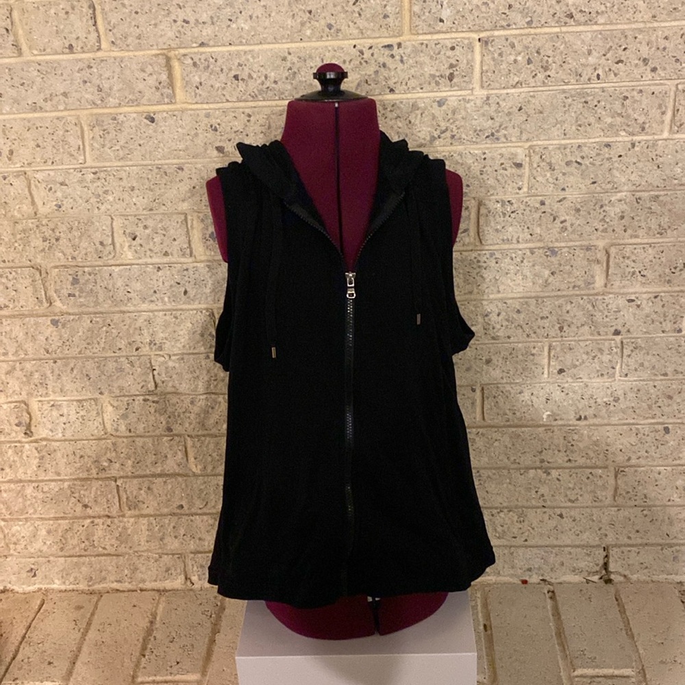 Hooded tank
